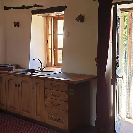 Holiday home Les Cottages, Avec Piscine Et Jardin Saint-Leon-sur-Vezere