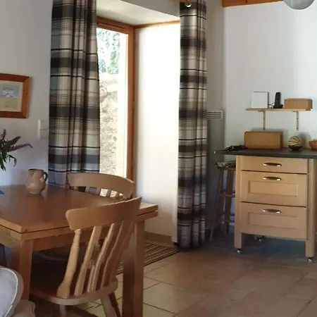 Holiday home Les Cottages, Avec Piscine Et Jardin Saint-Leon-sur-Vezere